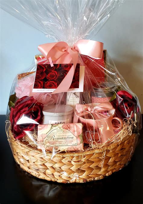 gift baskets with gold